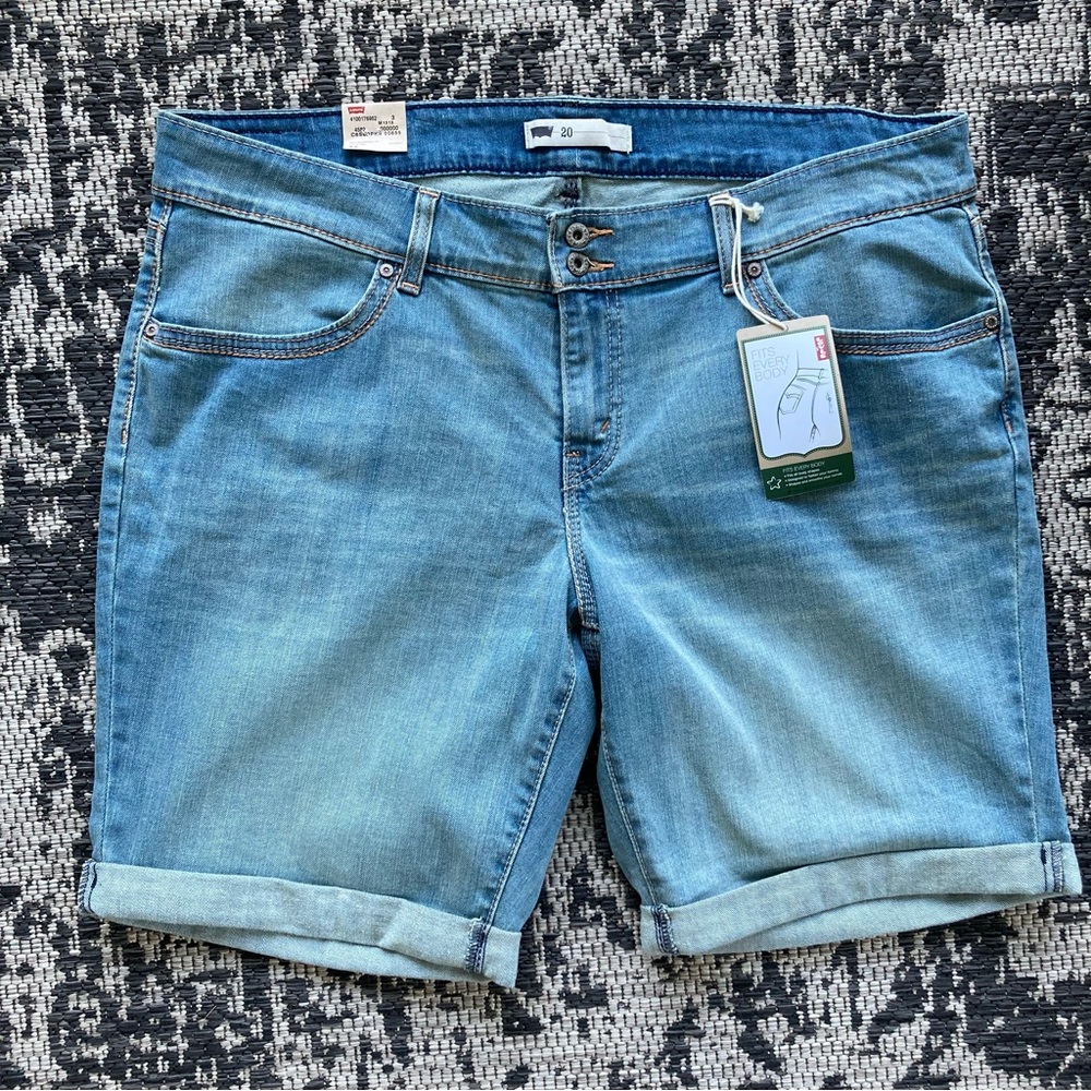 Levi's 542 Bermuda Size 20W Medium Wash